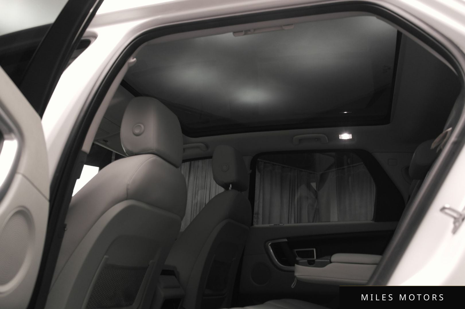 Land Rover Discovery Sport 2017 — миниатюра 12