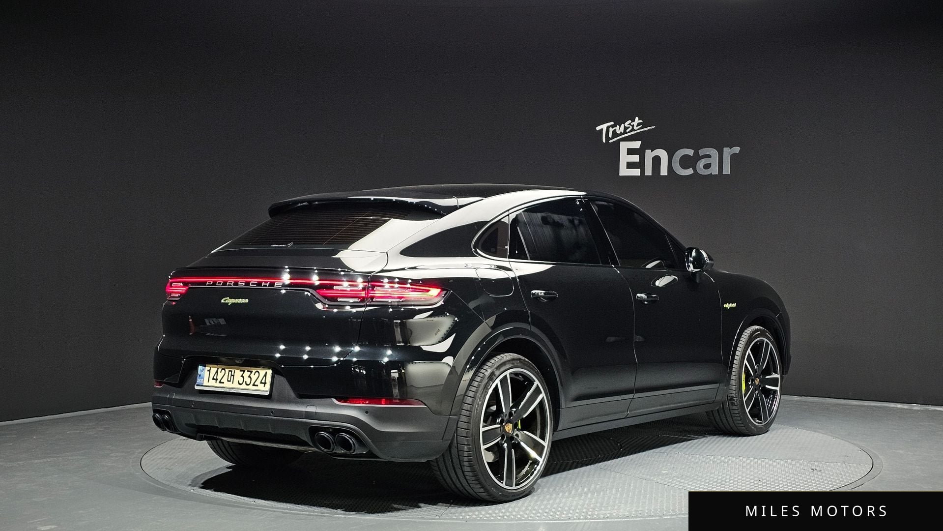 Porsche Cayenne 2023 — миниатюра 2