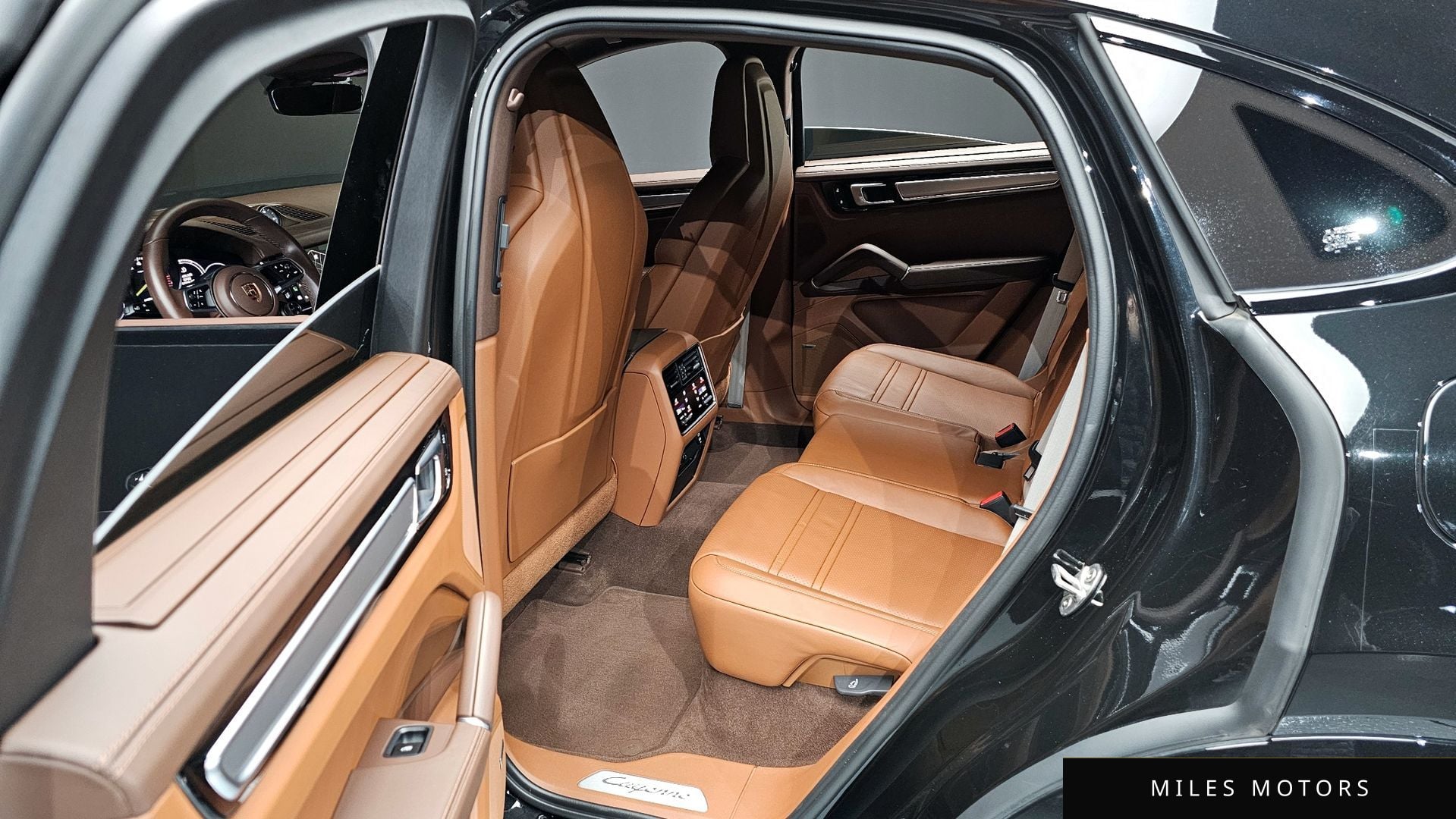 Porsche Cayenne 2023 — миниатюра 11