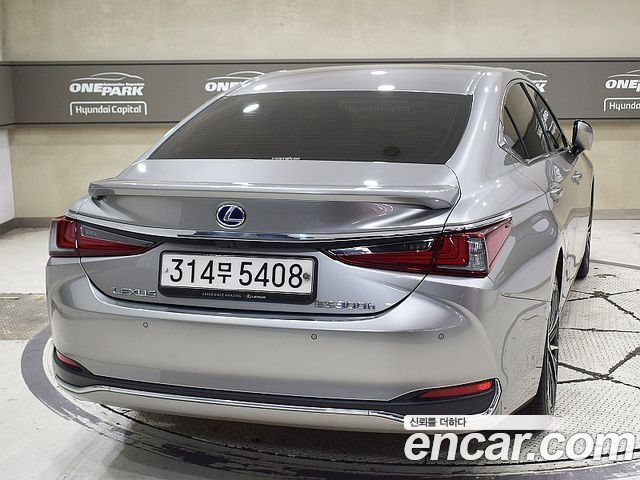 Лексус ES300h 2022 — миниатюра 3