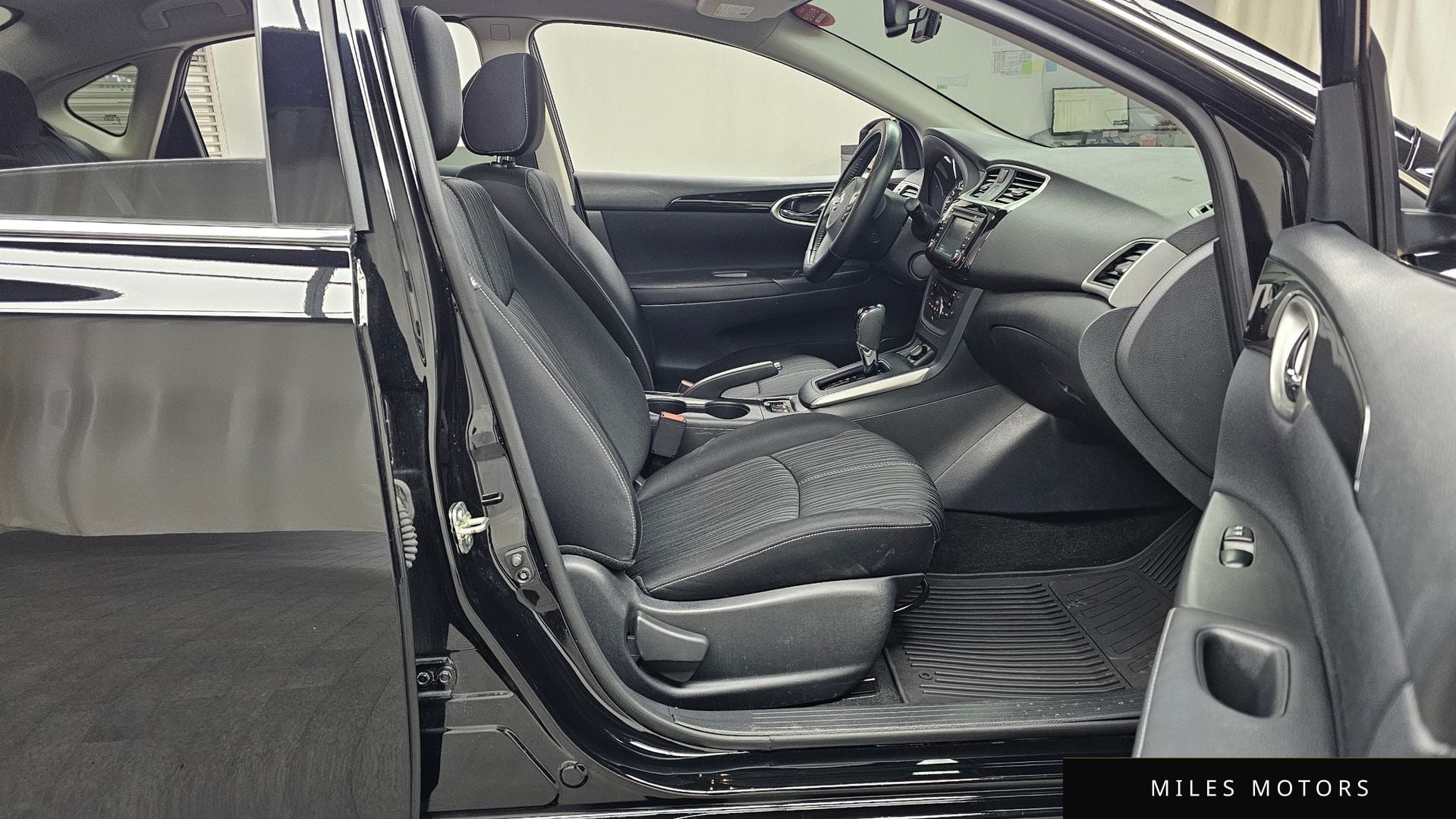 Nissan Sentra 2018 — миниатюра 11