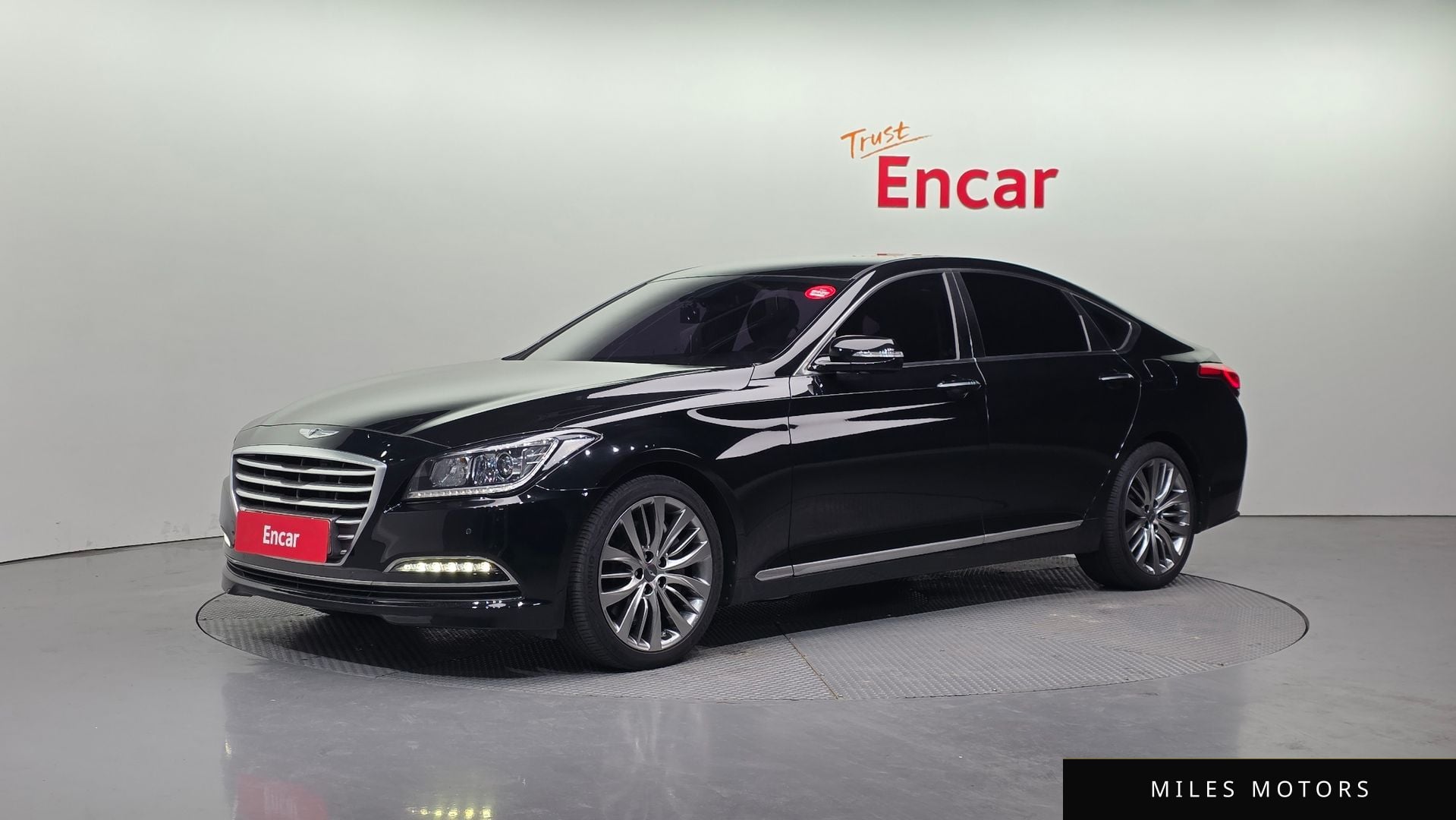 Hyundai Genesis 2016 — фото 1 из 12