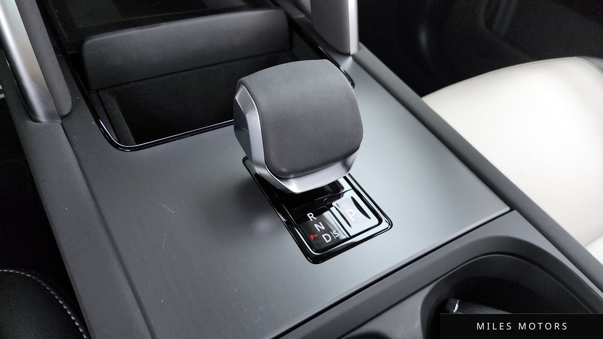 Land Rover Discovery Sport 2025 — миниатюра 9