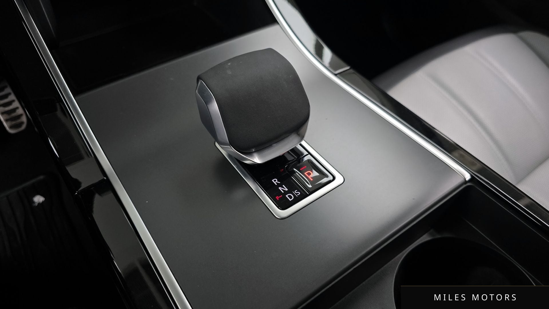 Land Rover Range Rover Evoque 2024 — миниатюра 9