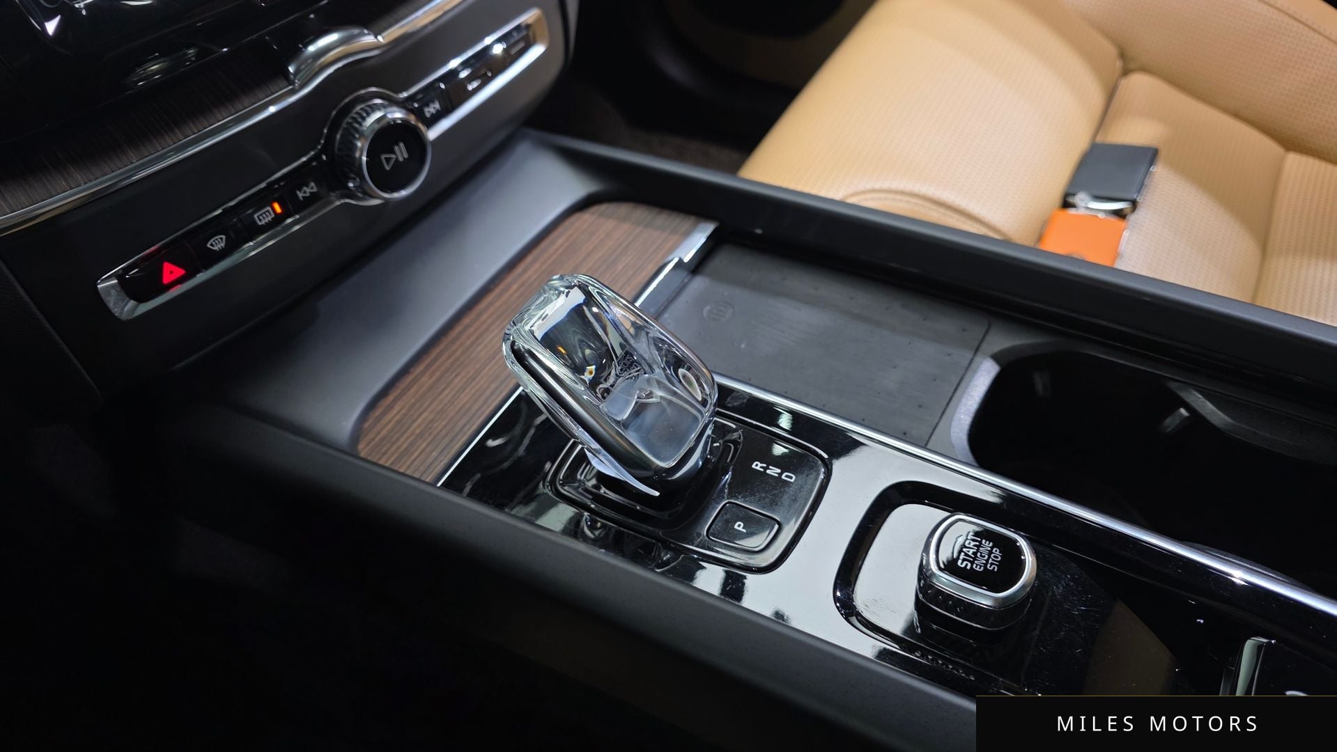 Volvo XC60 2022 — миниатюра 9