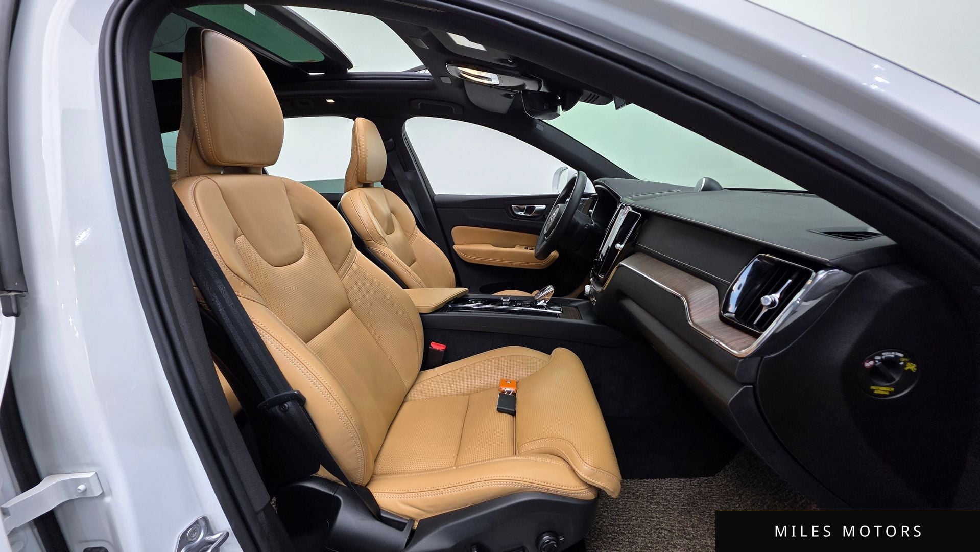 Volvo XC60 2022 — миниатюра 10