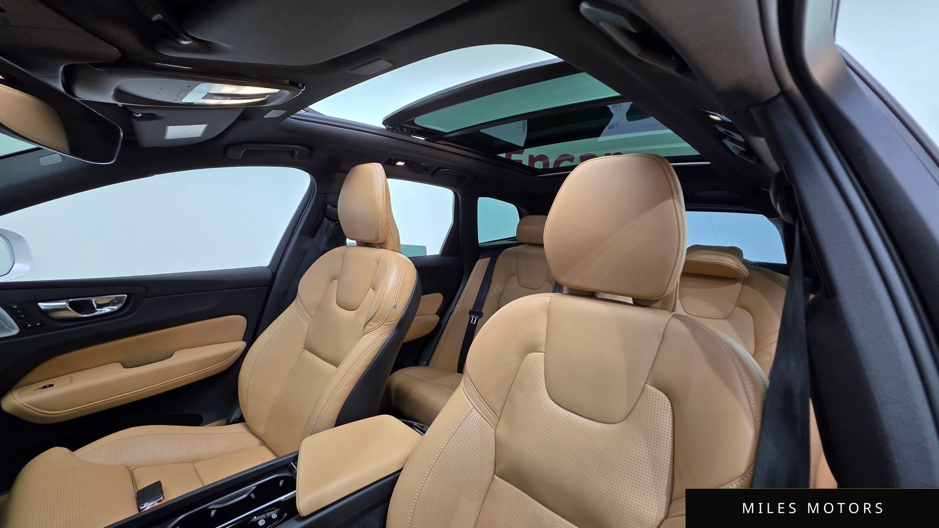 Volvo XC60 2022 — миниатюра 12