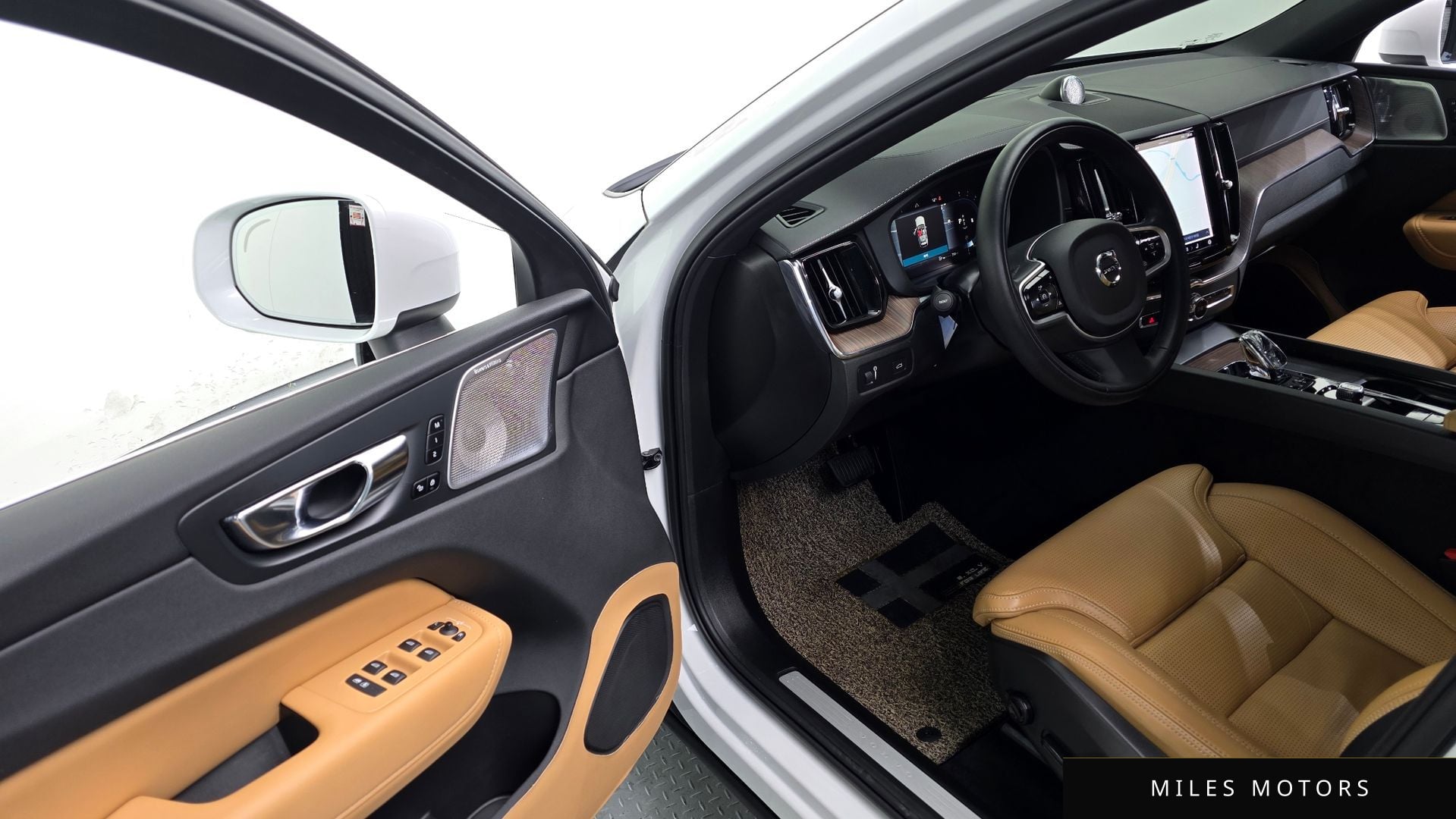 Volvo XC60 2022 — миниатюра 13