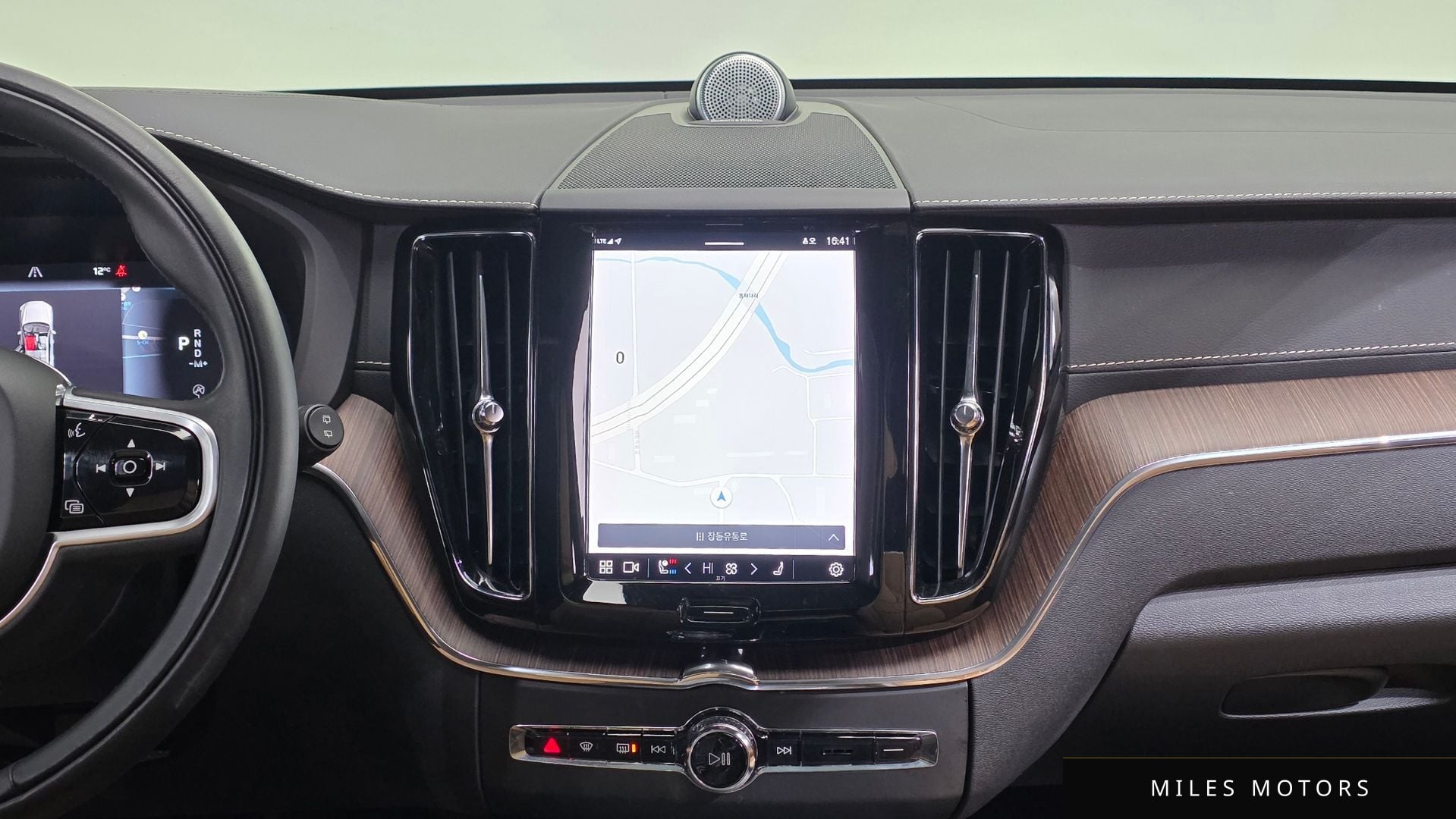 Volvo XC60 2022 — миниатюра 16