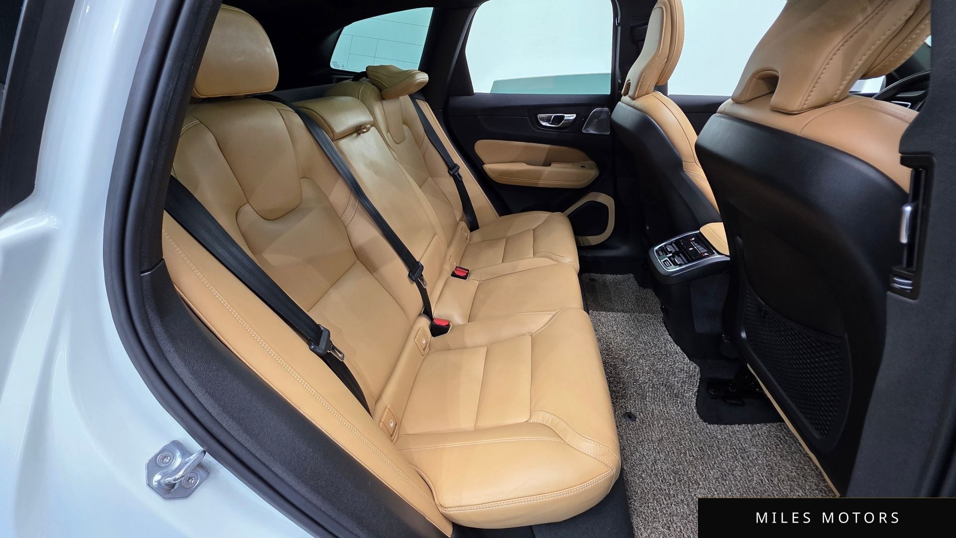 Volvo XC60 2022 — миниатюра 19