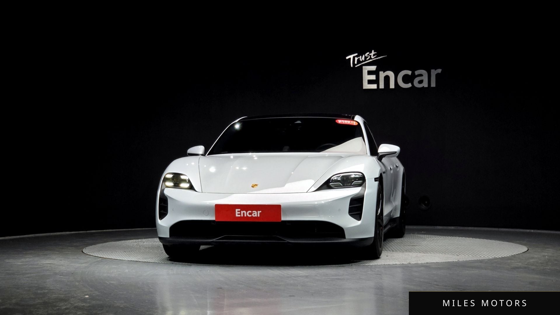 Porsche Taycan 2023 — миниатюра 2