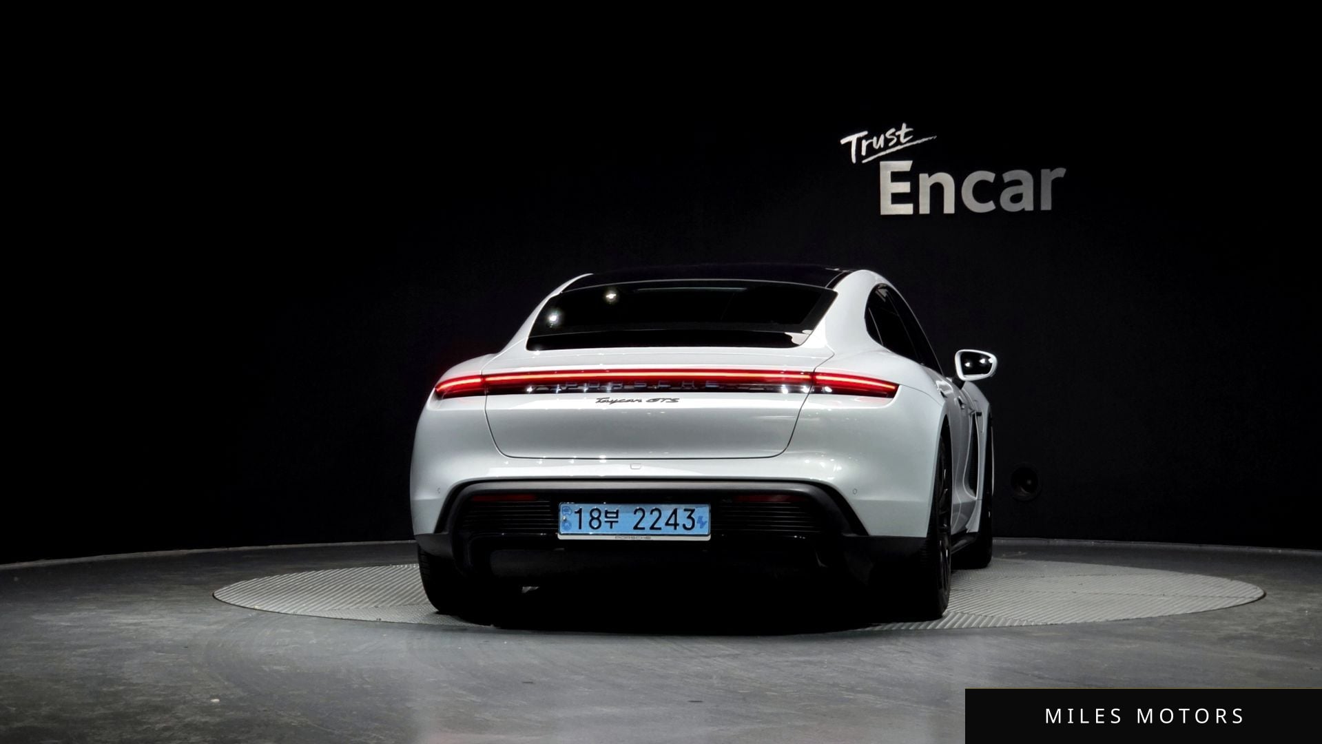 Porsche Taycan 2023 — миниатюра 3