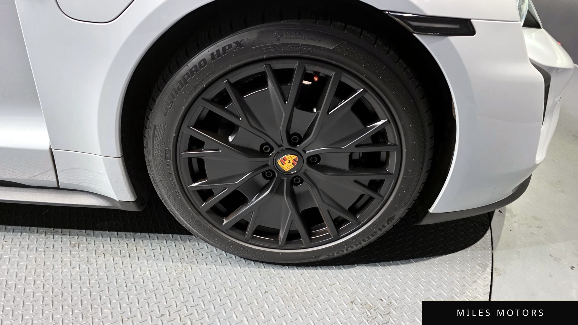 Porsche Taycan 2023 — миниатюра 4
