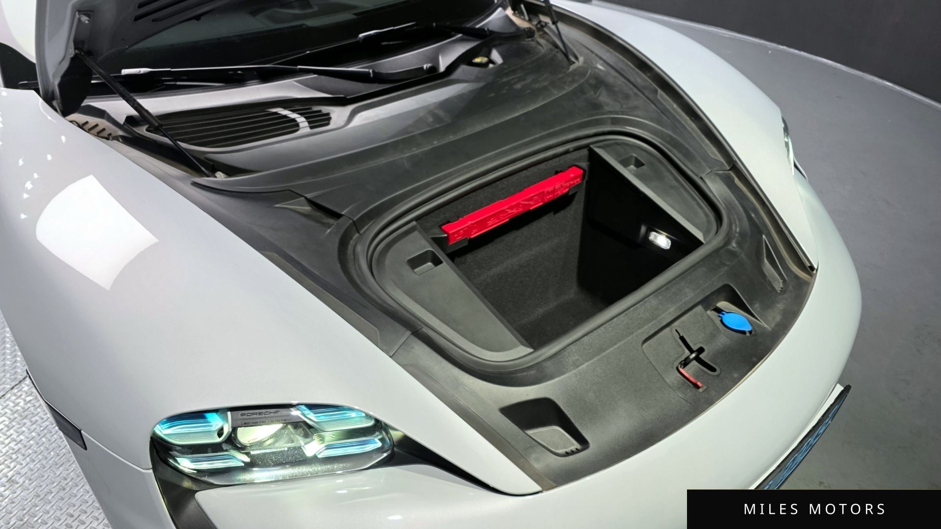Porsche Taycan 2023 — миниатюра 5