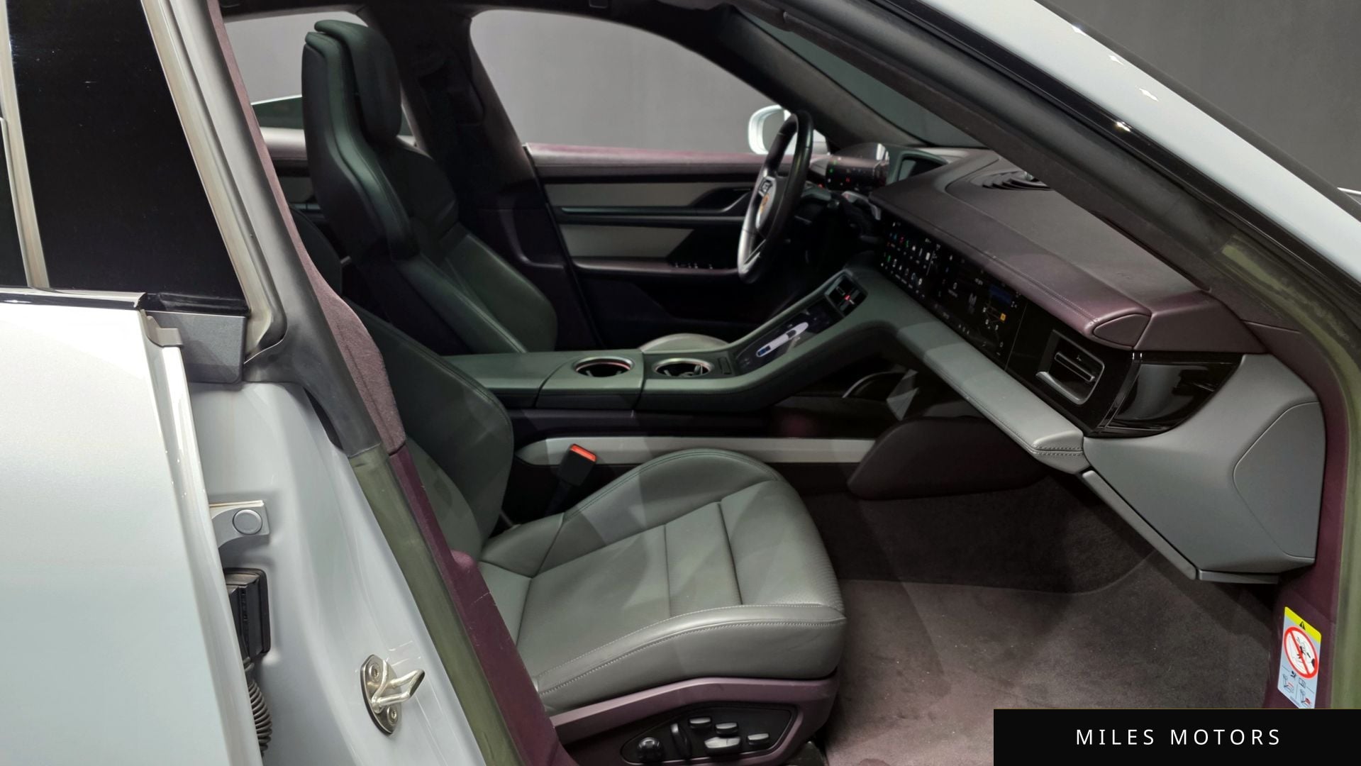 Porsche Taycan 2023 — миниатюра 11