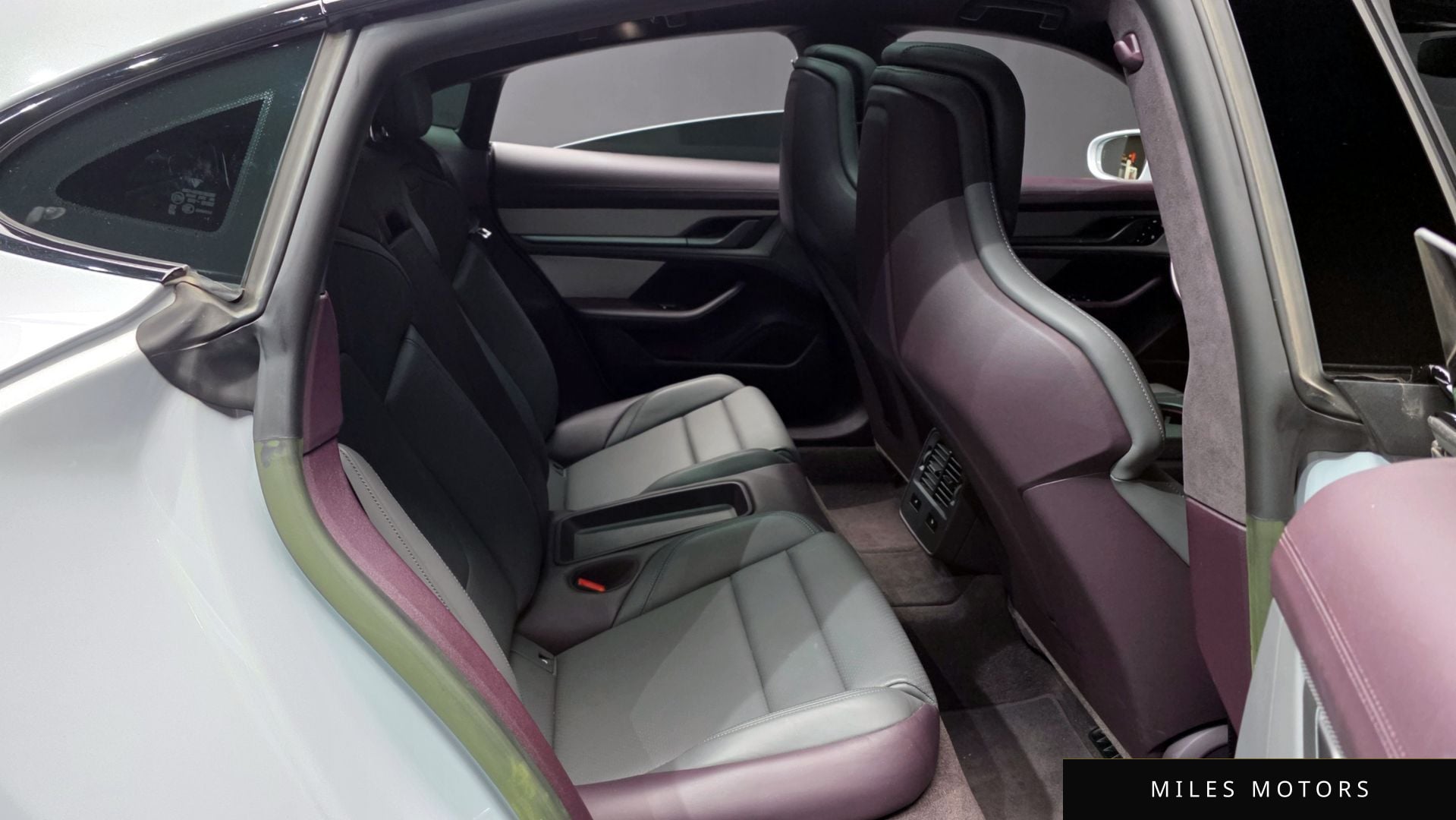Porsche Taycan 2023 — миниатюра 12