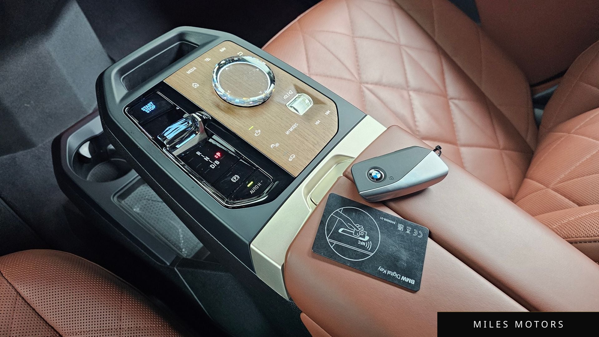 BMW iX 2024 — миниатюра 9
