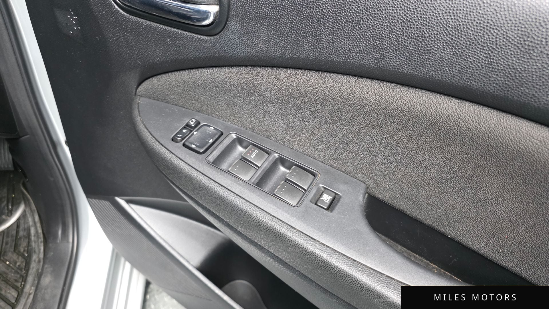 Mazda 비안테 2010 — миниатюра 17