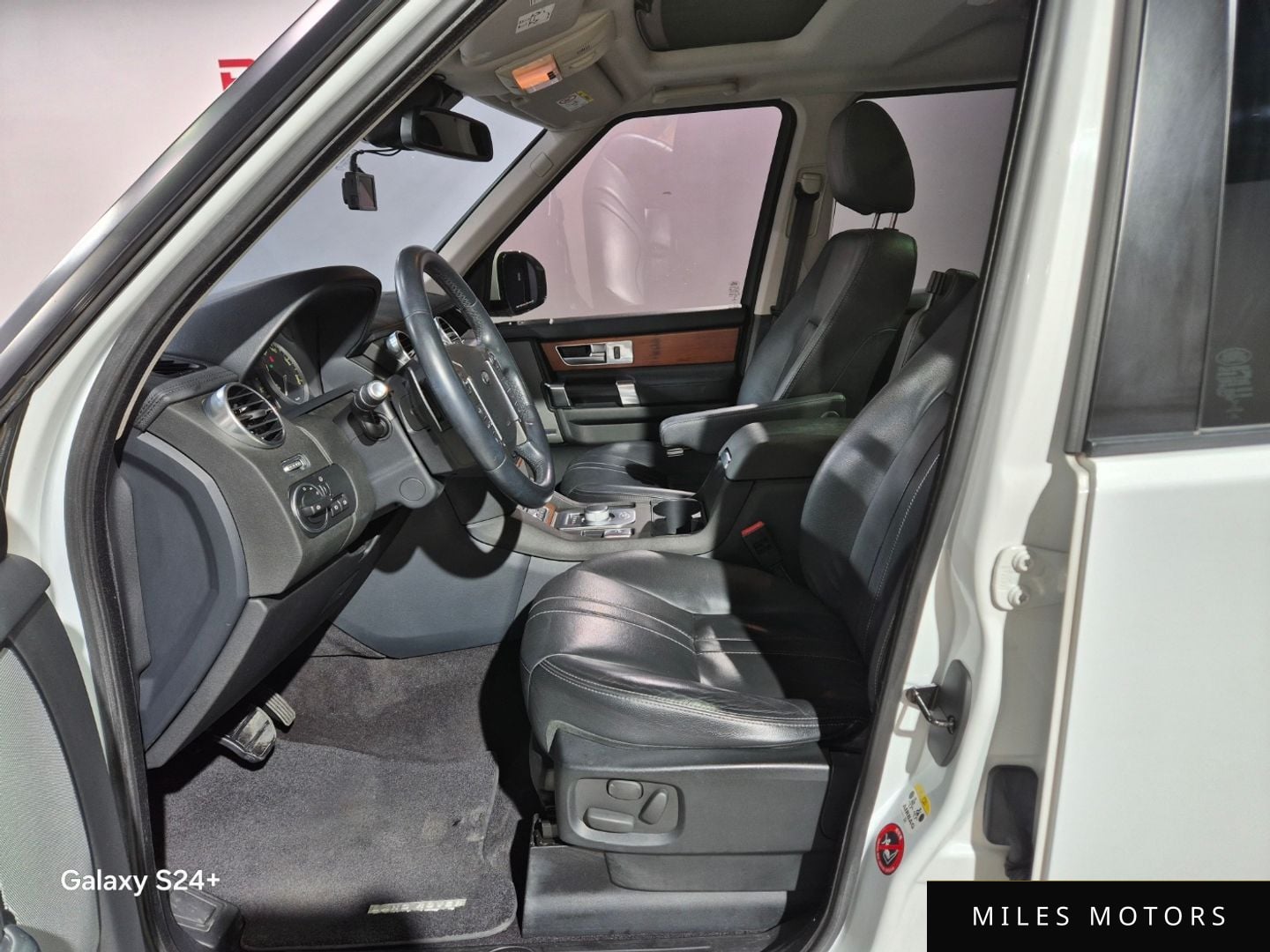 Land Rover Discovery 2016 — миниатюра 11