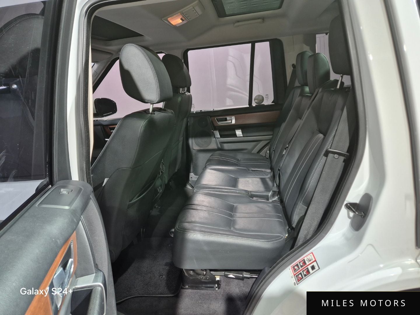 Land Rover Discovery 2016 — миниатюра 12