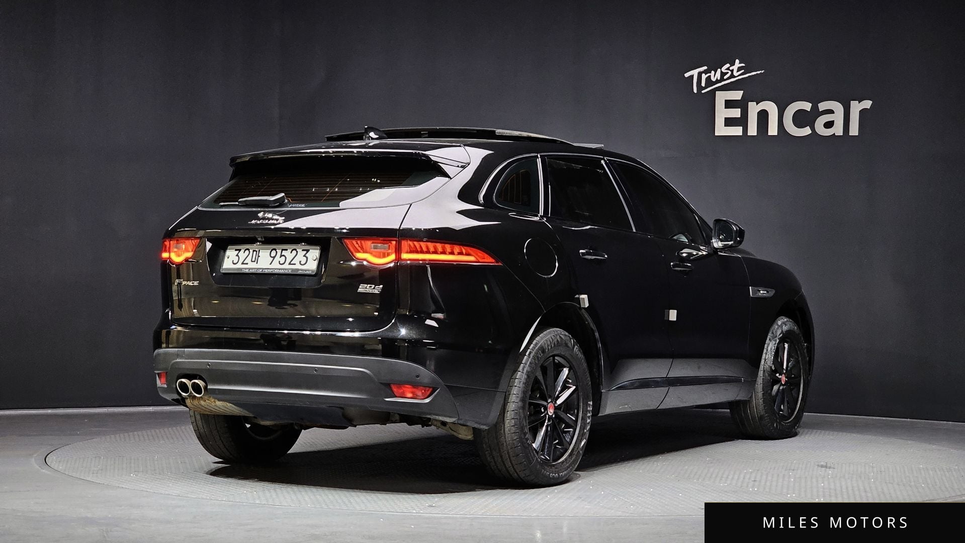 Jaguar F-PACE 2017 — миниатюра 2