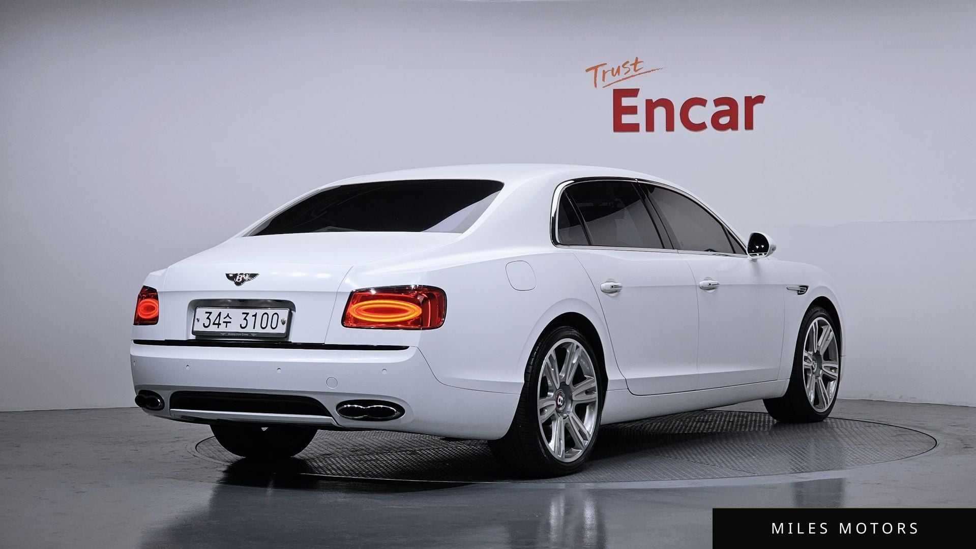 Bentley Flying Spur 2018 — миниатюра 2