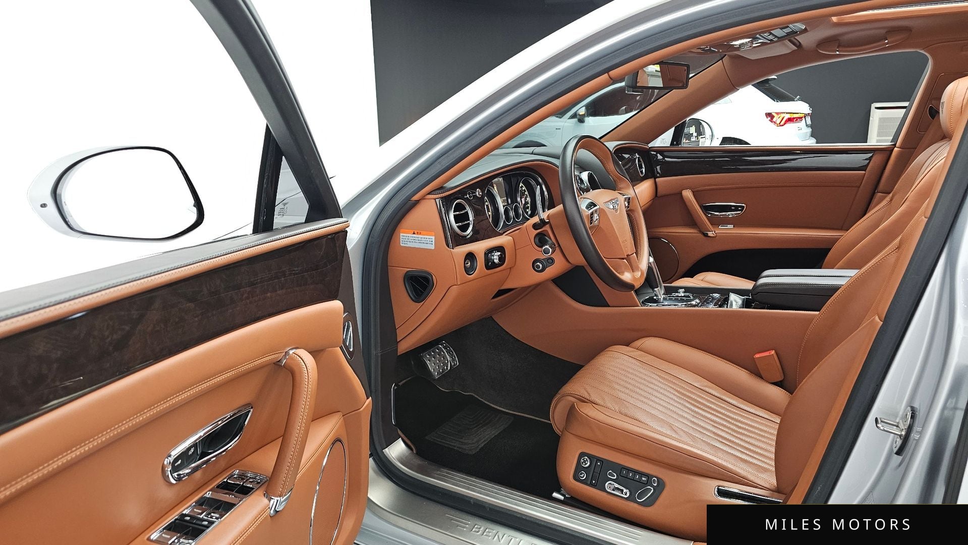 Bentley Flying Spur 2018 — миниатюра 12