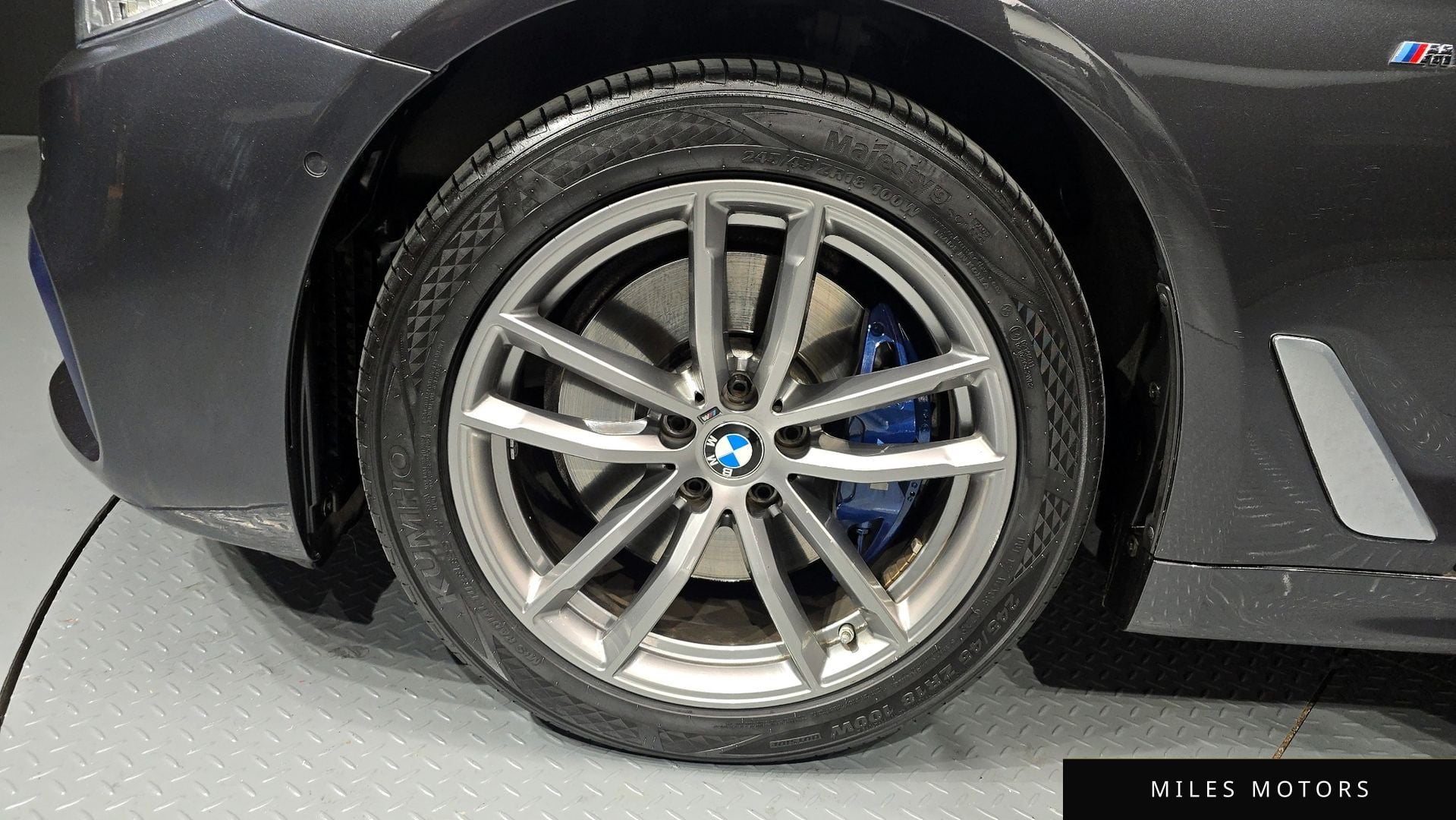 BMW 5 Series (G30) 2018 — миниатюра 5