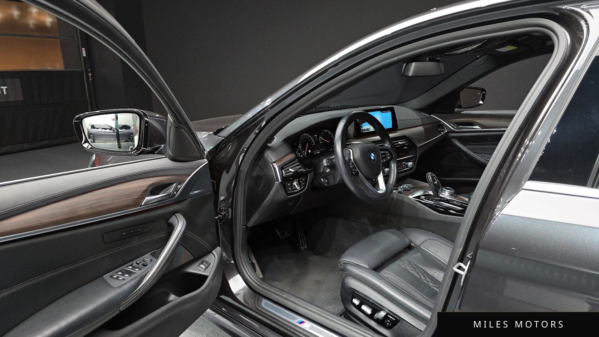 BMW 5 Series (G30) 2018 — миниатюра 10
