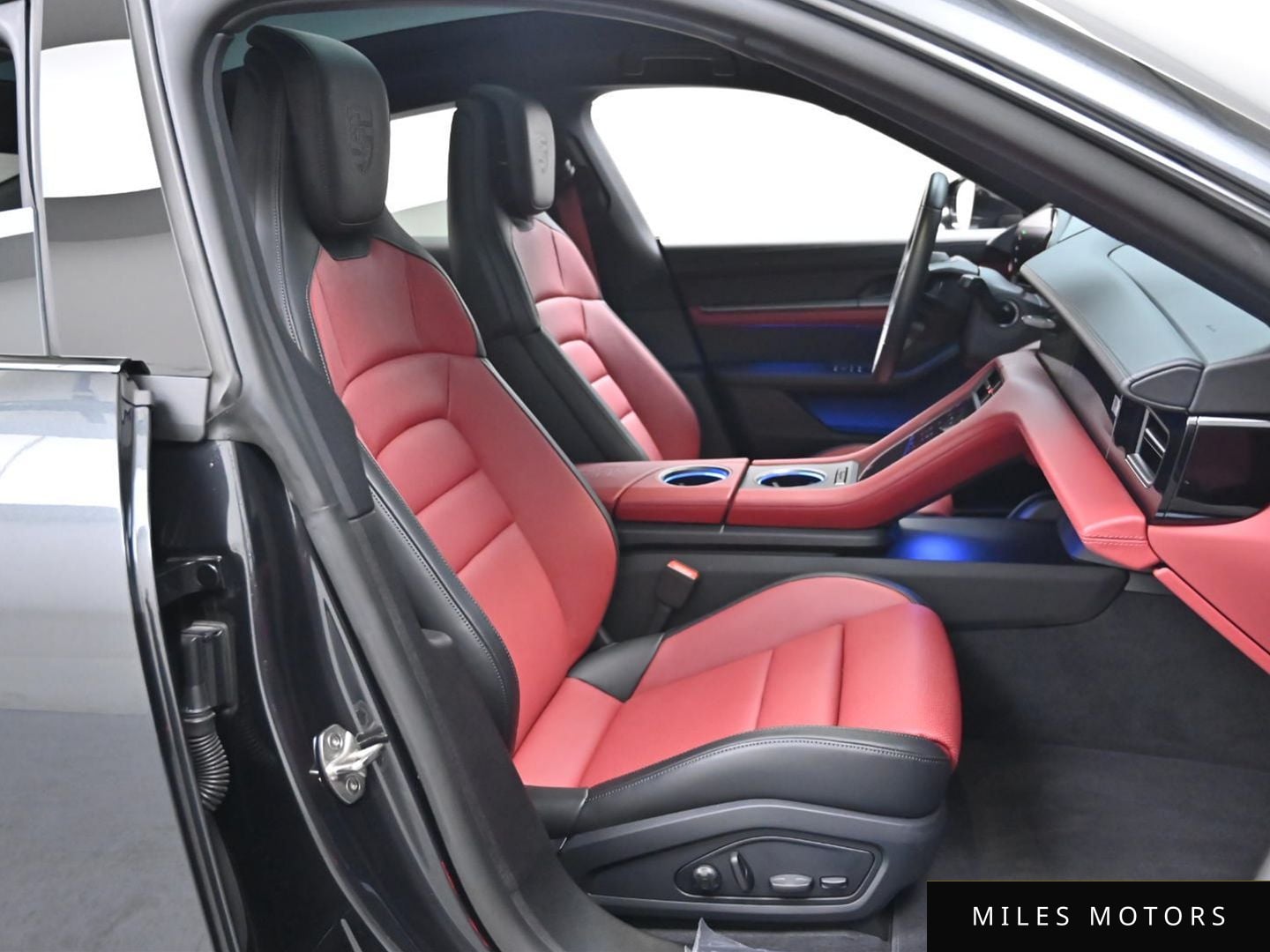 Porsche Taycan 2025 — миниатюра 10