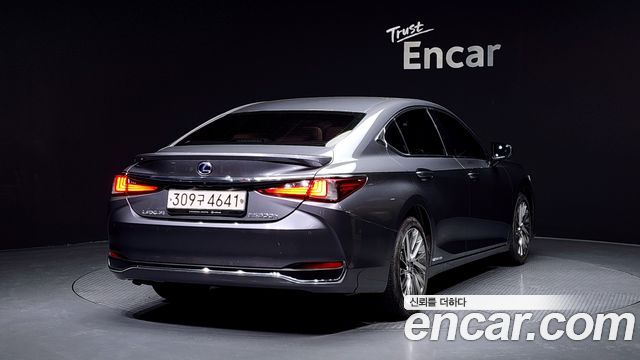 Лексус ES300h 2021 — миниатюра 2