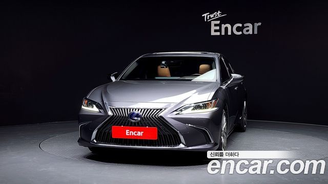 Лексус ES300h 2021 — миниатюра 3