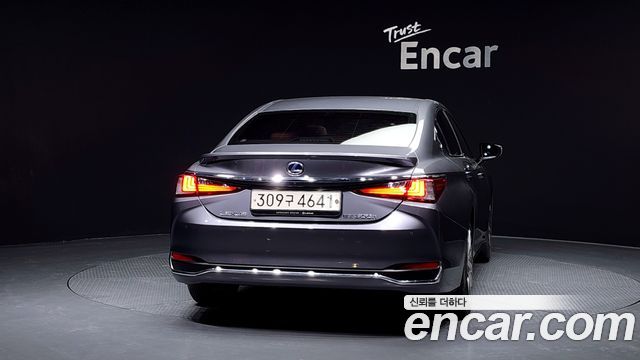 Лексус ES300h 2021 — миниатюра 4
