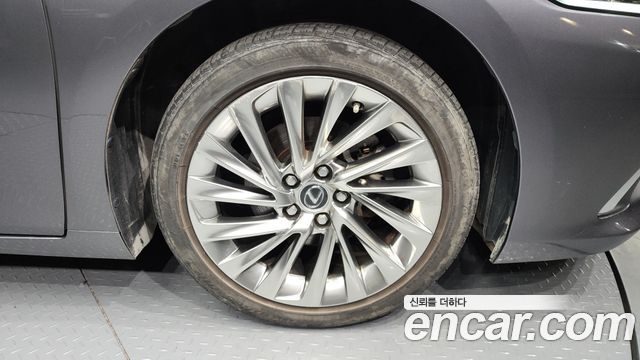 Лексус ES300h 2021 — миниатюра 5