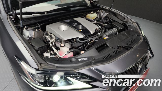 Лексус ES300h 2021 — миниатюра 6