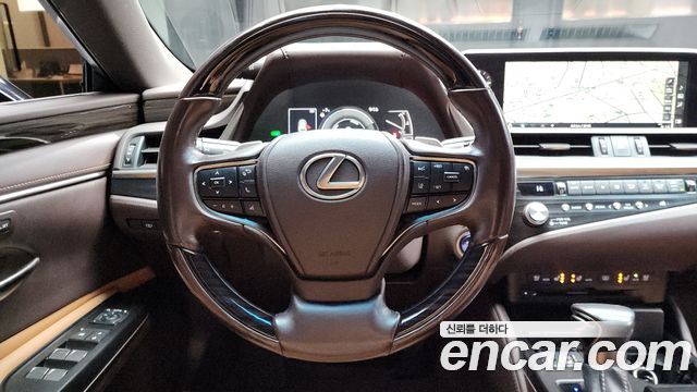 Лексус ES300h 2021 — миниатюра 13