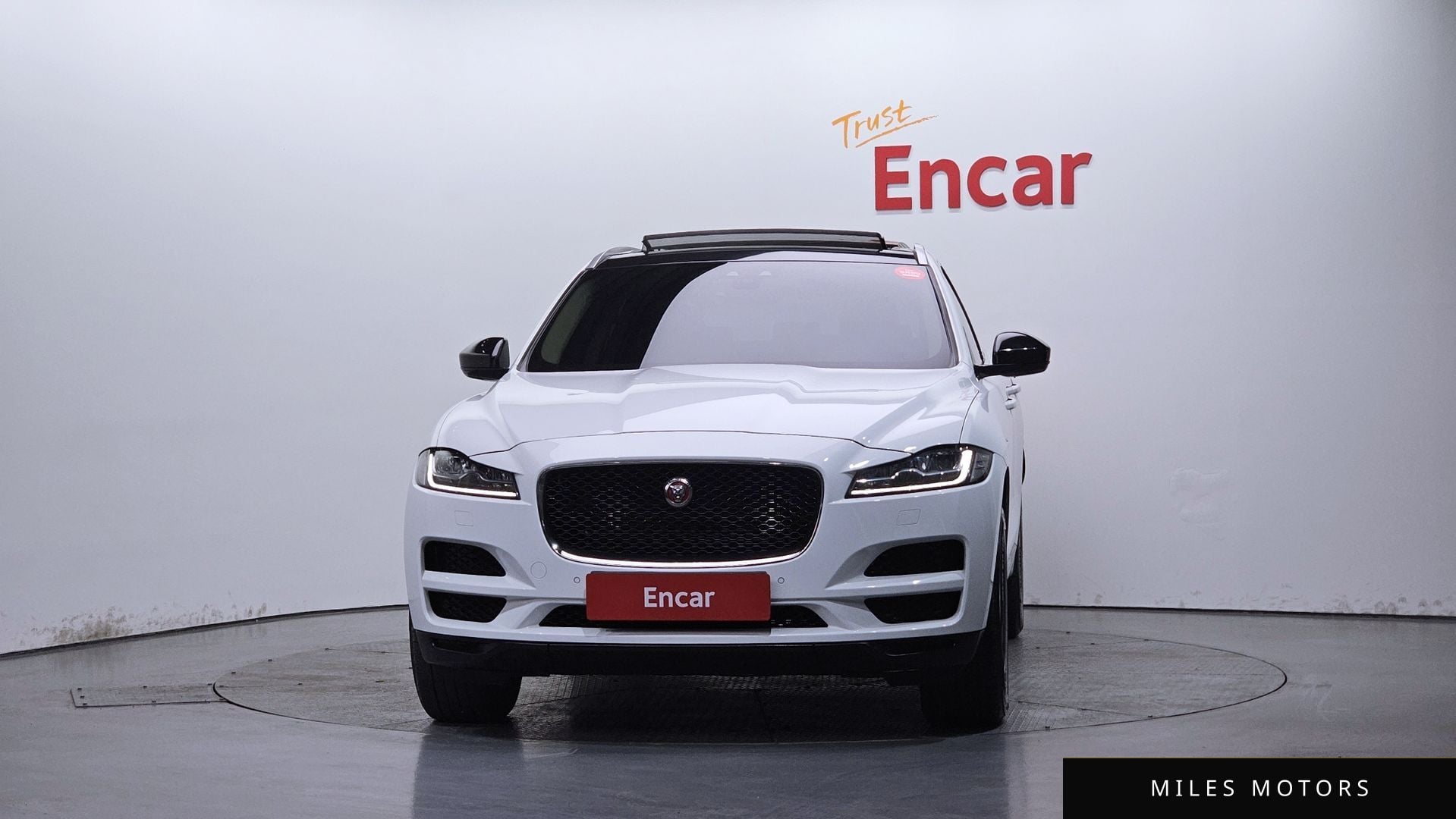 Jaguar F-PACE 2019 — миниатюра 3