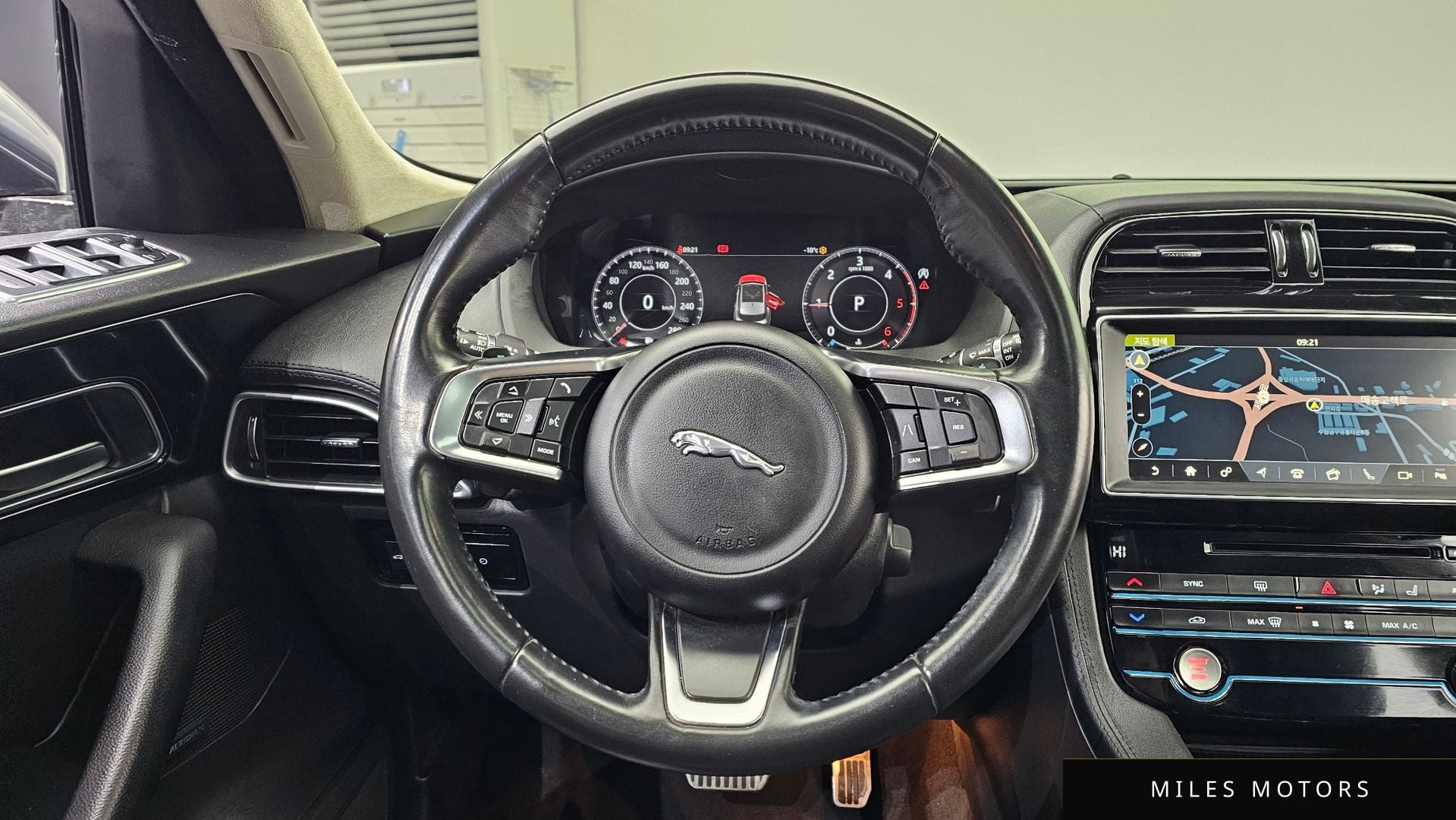 Jaguar F-PACE 2019 — миниатюра 13
