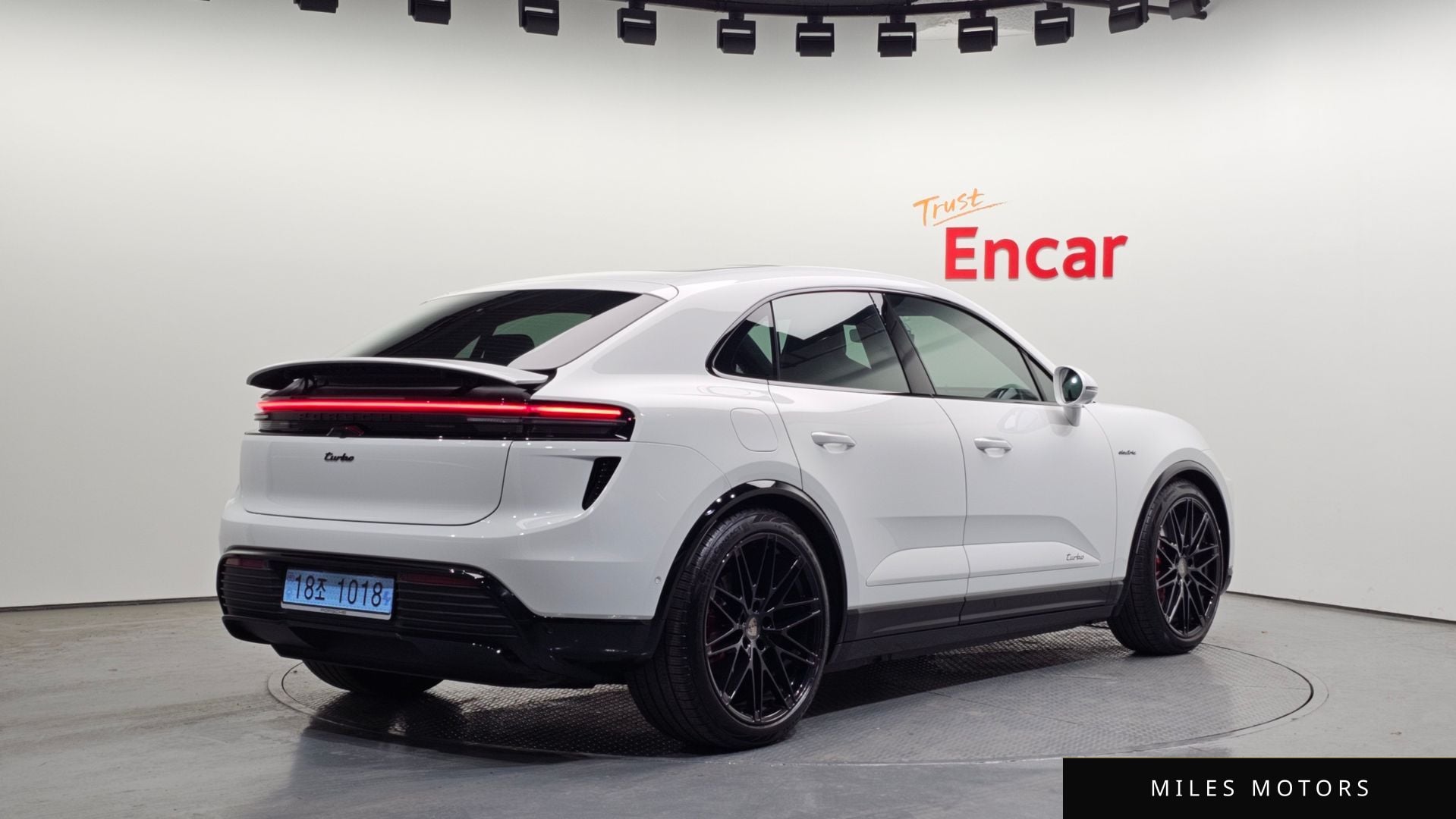 Porsche Macan 2025 — миниатюра 2