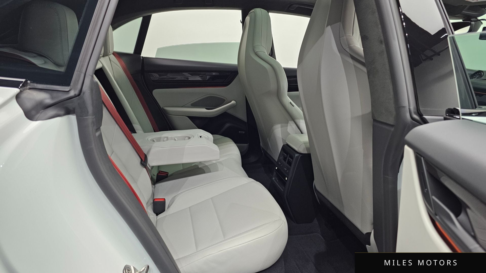 Porsche Macan 2025 — миниатюра 12