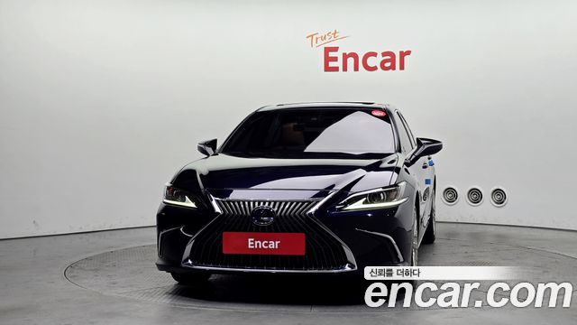 Лексус ES300h 2019 — миниатюра 3