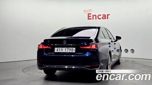 Лексус ES300h 2019 — миниатюра 4
