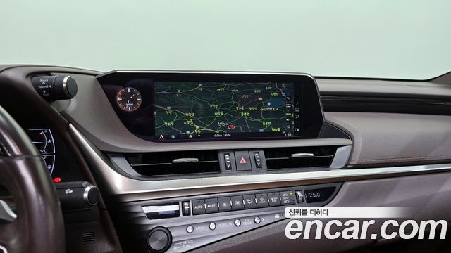 Лексус ES300h 2019 — миниатюра 15