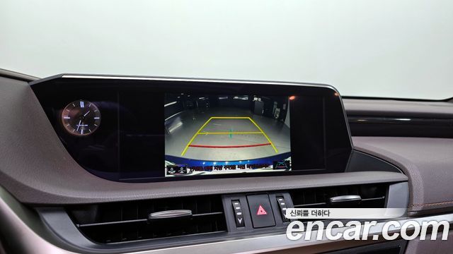 Лексус ES300h 2019 — миниатюра 16