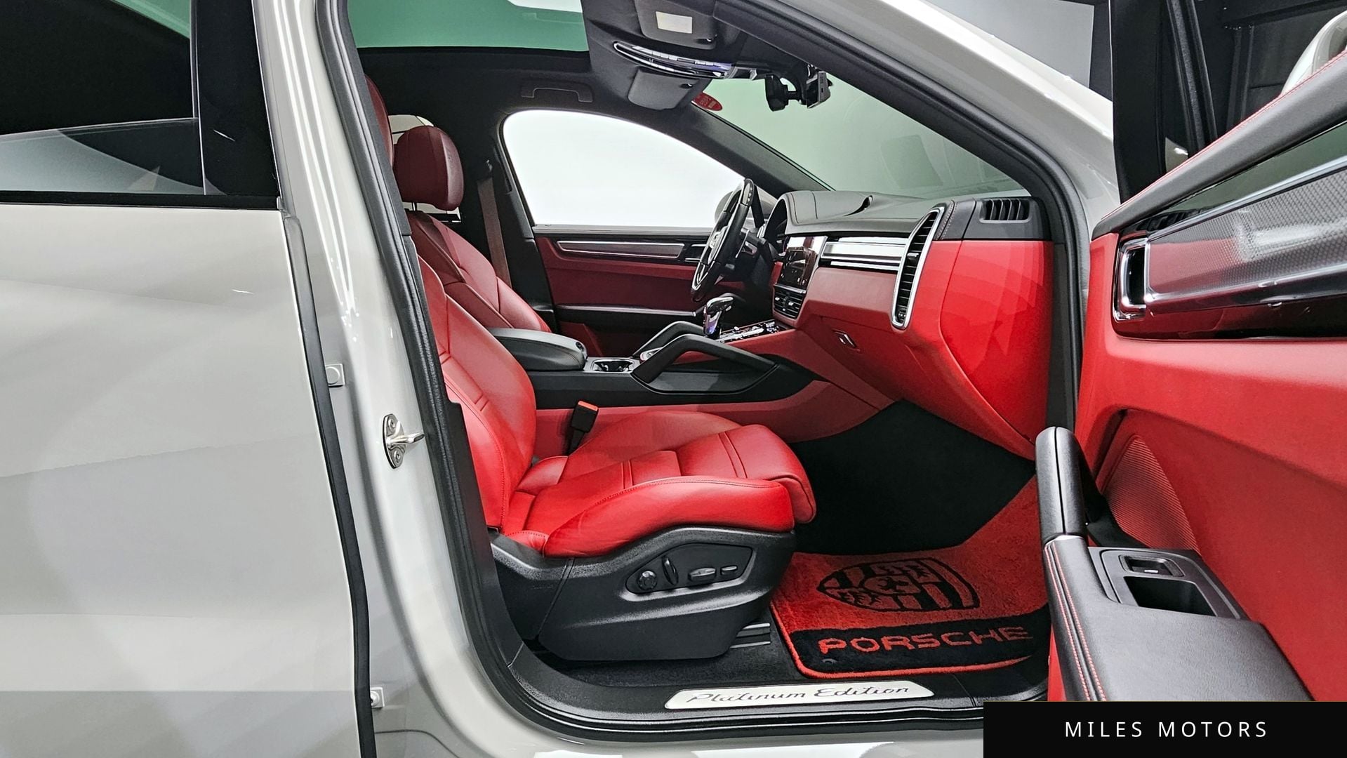 Porsche Cayenne 2022 — миниатюра 10