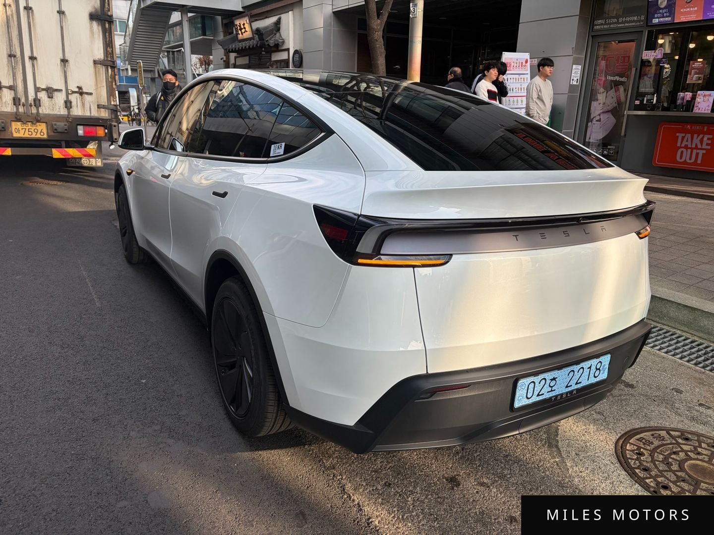 Tesla Model Y 2025 — миниатюра 2