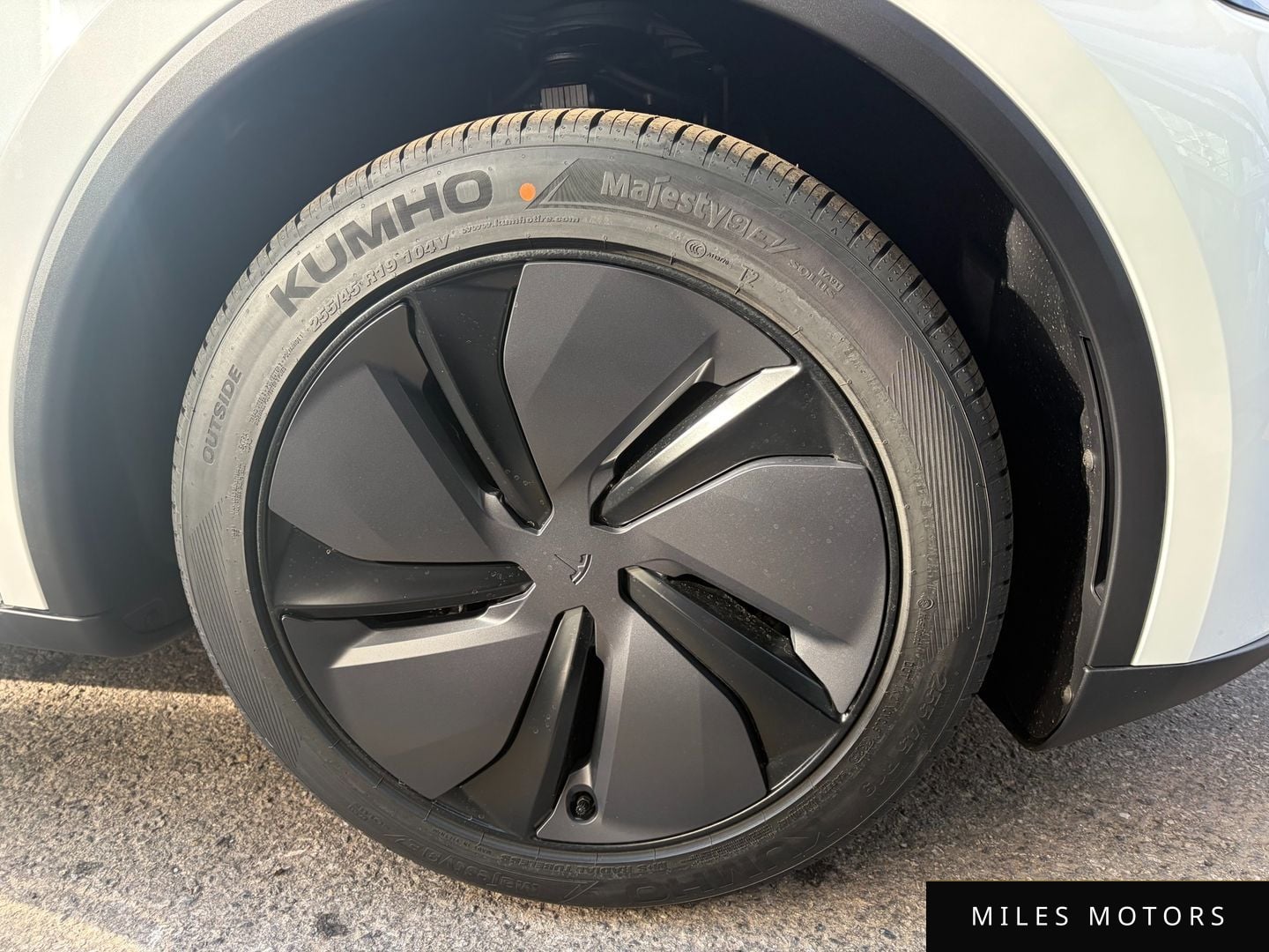 Tesla Model Y 2025 — миниатюра 5