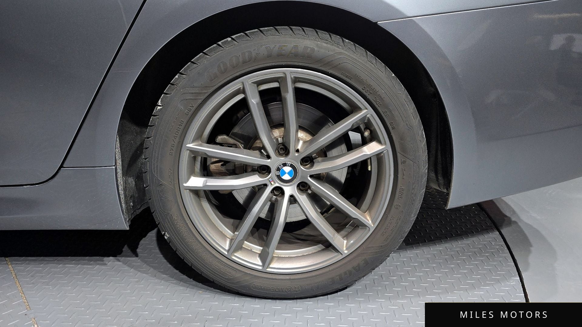 BMW 5 Series (G30) 2019 — миниатюра 5