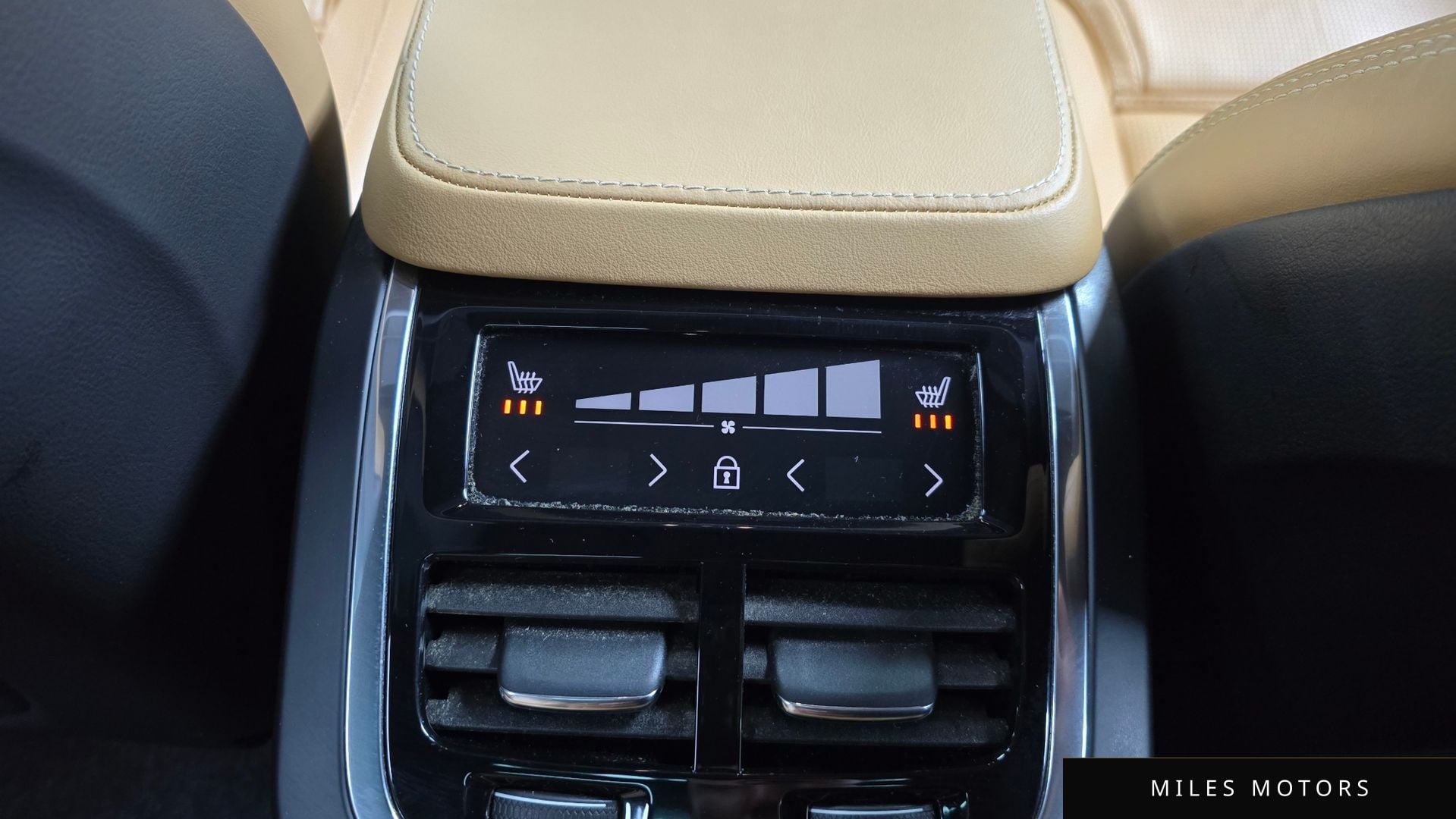 Volvo XC90 2022 — миниатюра 18