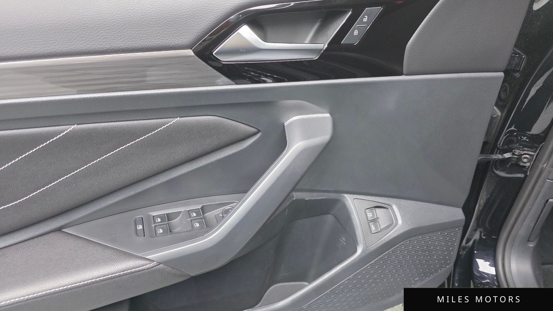 Volkswagen 제타 2023 — миниатюра 13